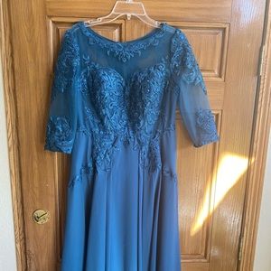 JJ’s House Mother of the Bride gown. Size US 10/UK12/EU40